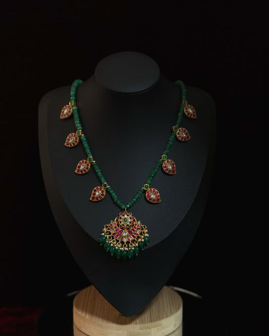 Classic Jadau Emerald Beaded Pendant Necklace
